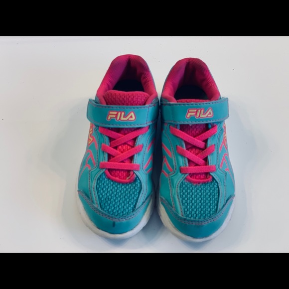Fila girl velcro sneaker blemish on the toe - Picture 4 of 7